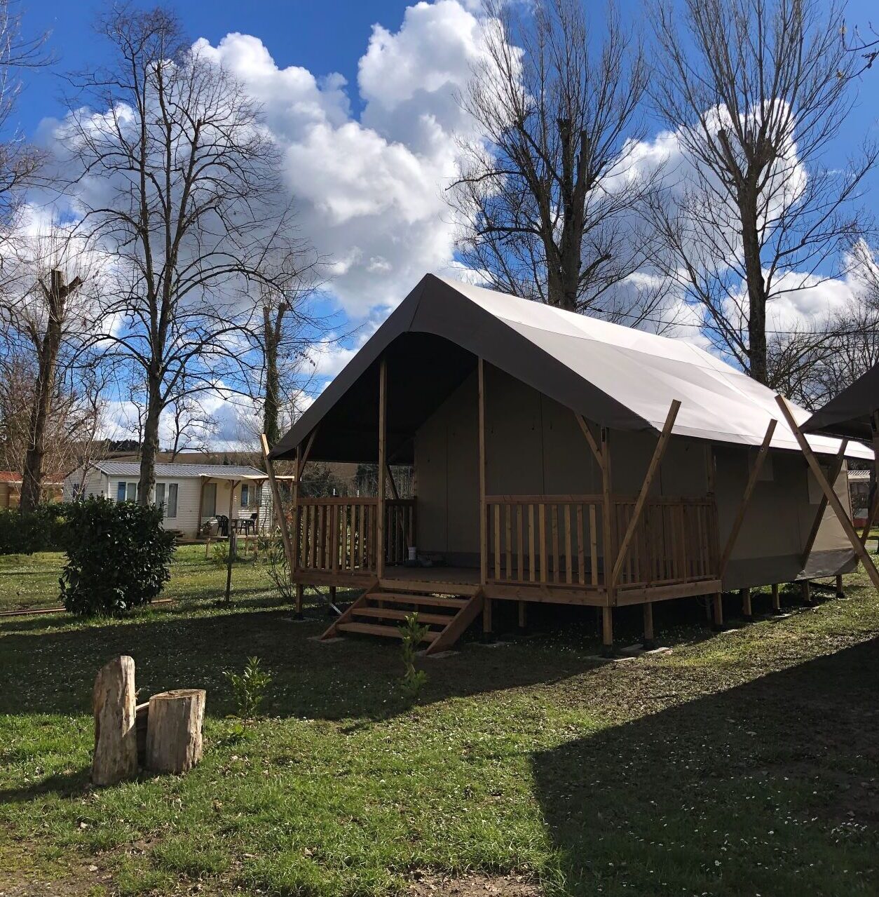 Tente Lodge Premium (avec sanitaires)