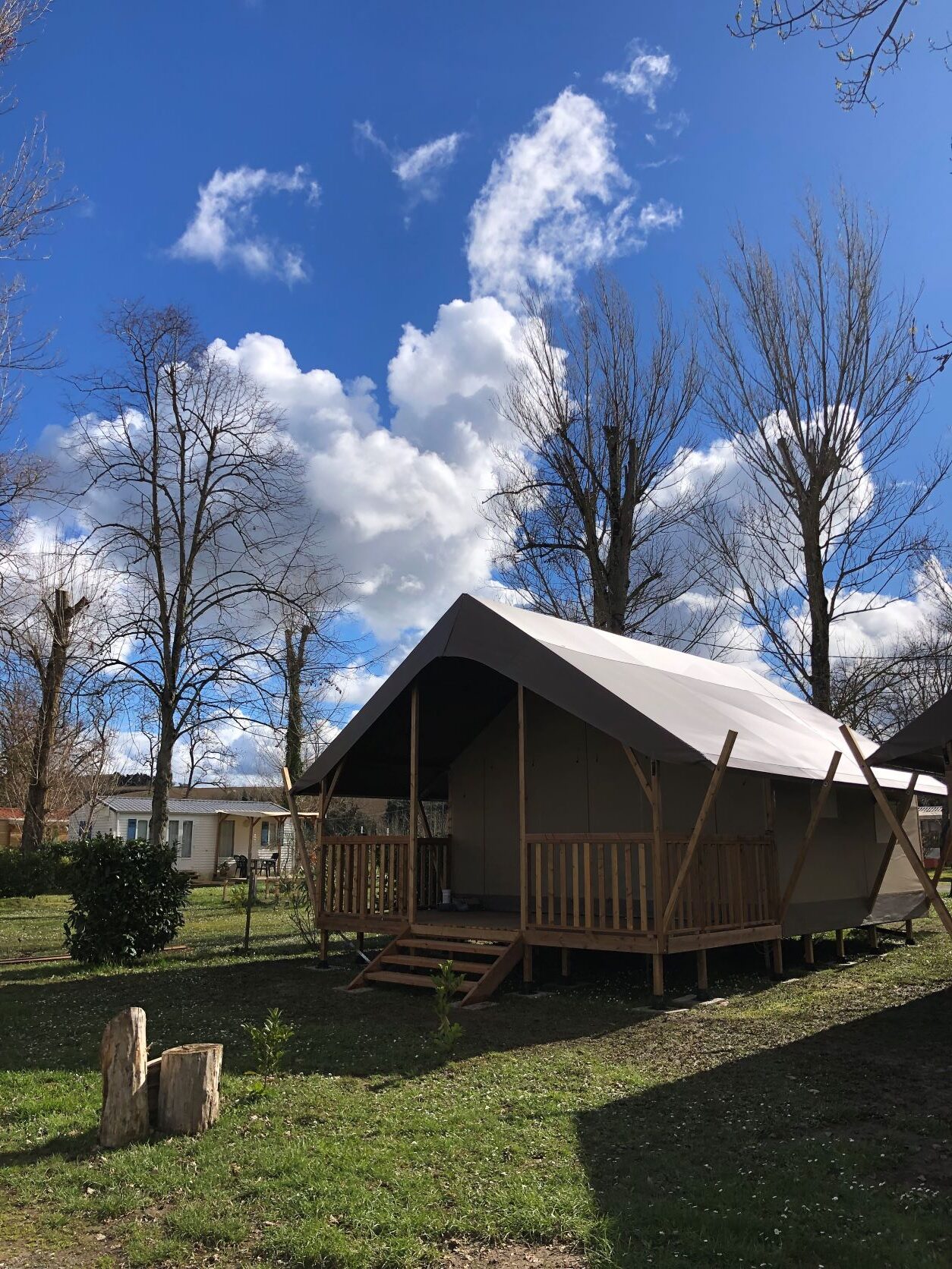 Tente Lodge Premium (avec sanitaires)